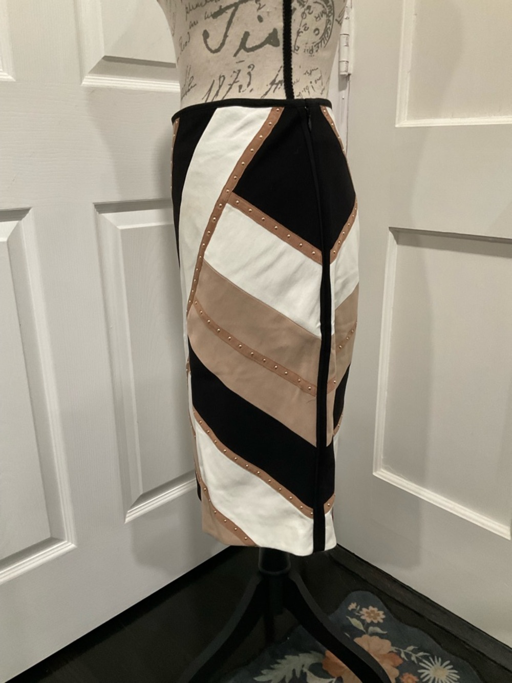 WHITE HOUSE BLACK MARKET STUDDED COLOR BLOCK SKIRT - Picture 7 of 8